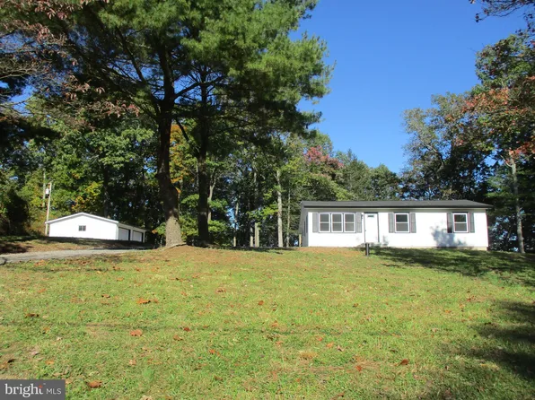 983 Conservation Dr, Hedgesville, WV 25427