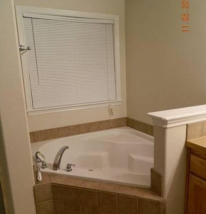 master bath soaker tub