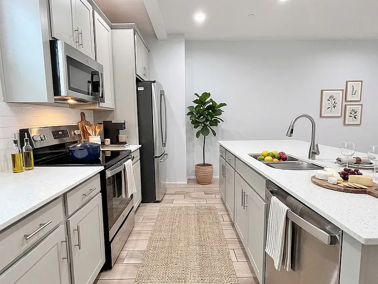 3434 N Longview Ave #11 — Photo 5