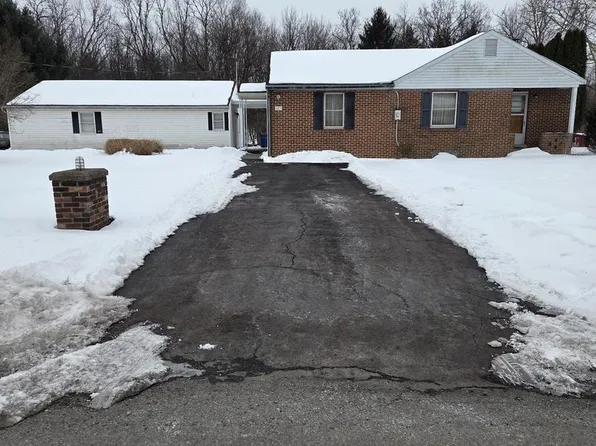 223 Woods Dr, Mechanicsburg, PA 17050