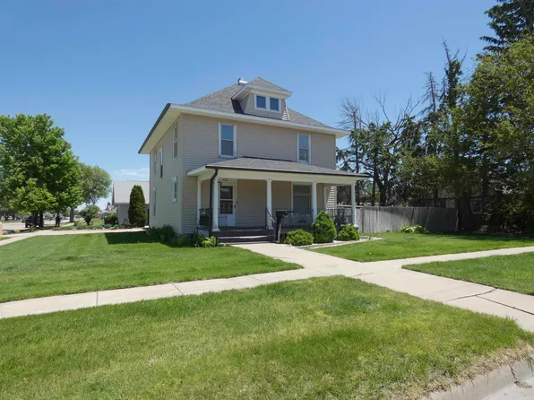 818 E St., Cozad, NE 69130
