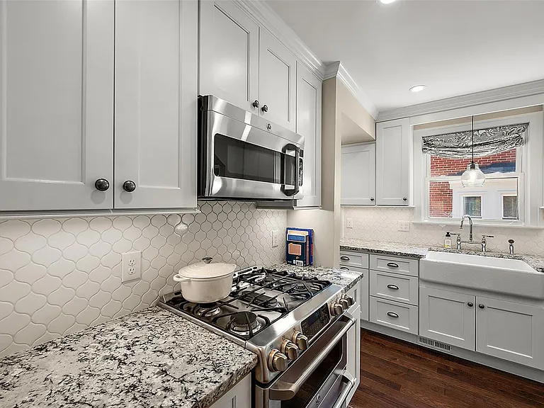 4420 Elmwood Ave — Photo 11