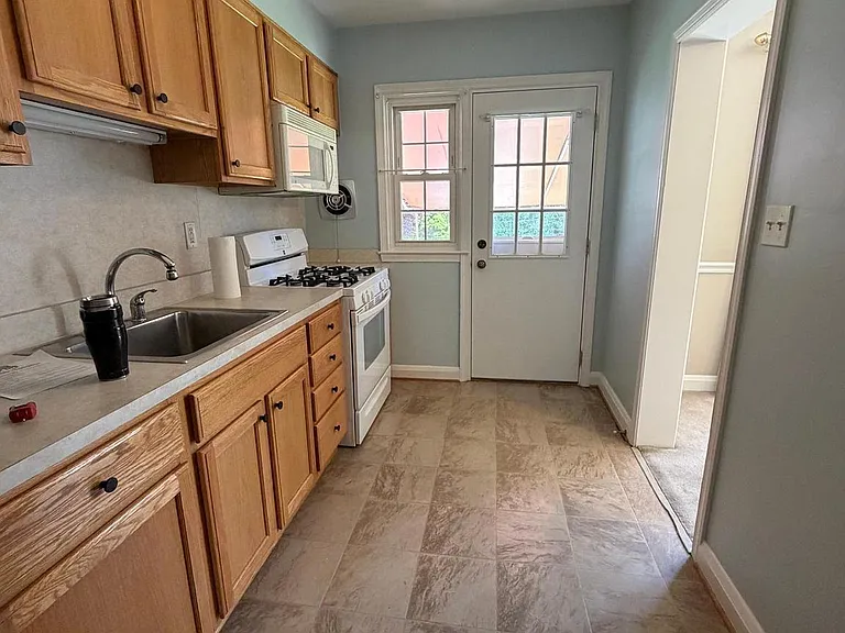 831 Bosley Ave — Photo 6