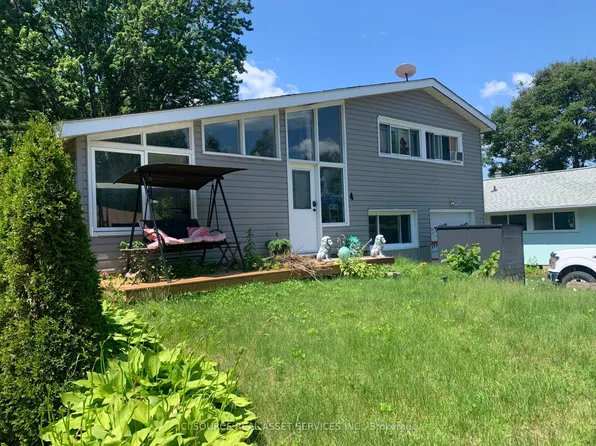 4 Kelvin Cres, Deep River, ON K0J 1P0