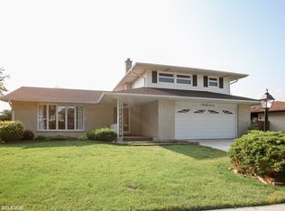 1715 E Aztec Ln, Mount Prospect, IL 60056