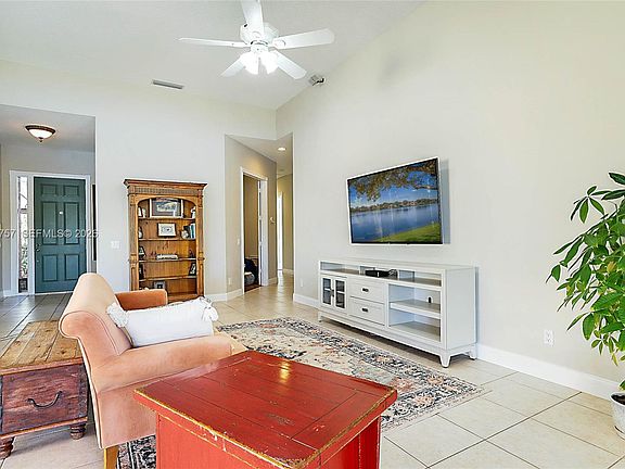 4th image of 1226 SW Eagleglen Pl