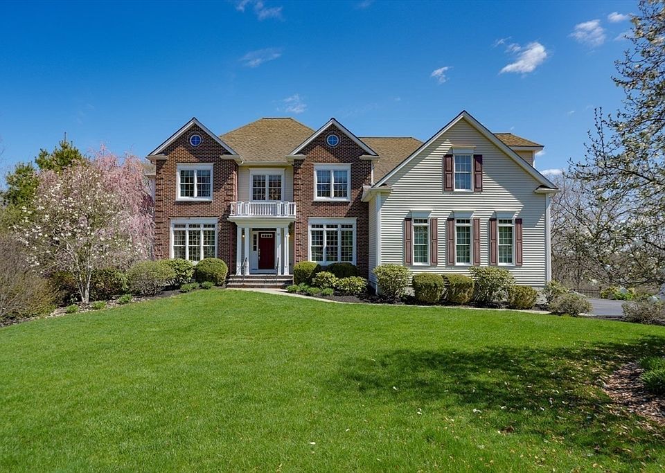 1st image of 18 Manchester Dr