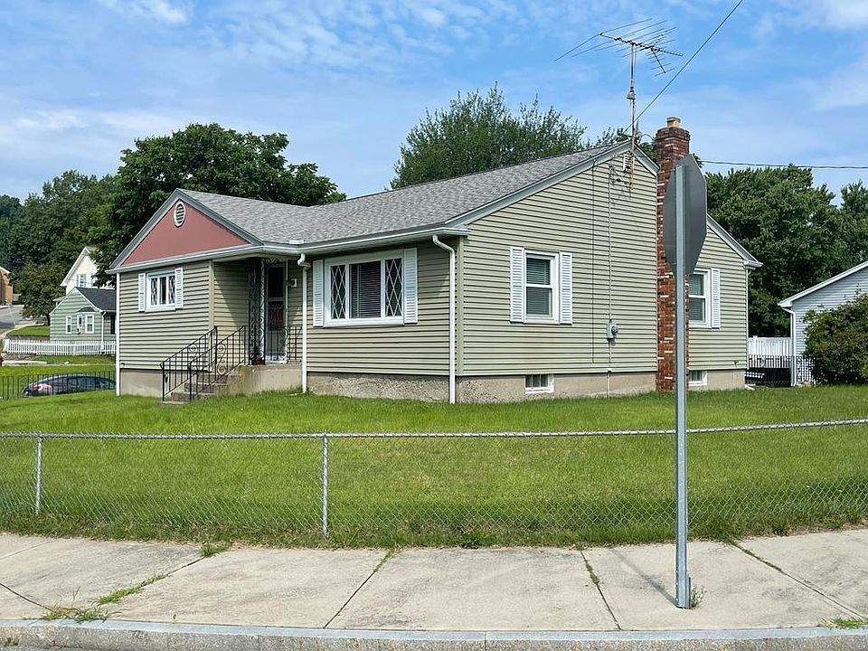 1088 Logee St, Woonsocket, RI 02895 Zillow