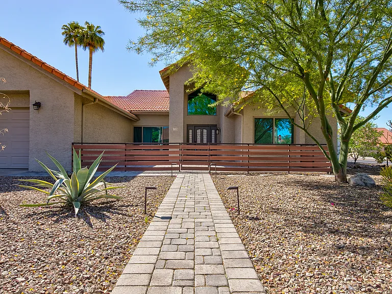 1945 E Velvet Dr — Photo 5
