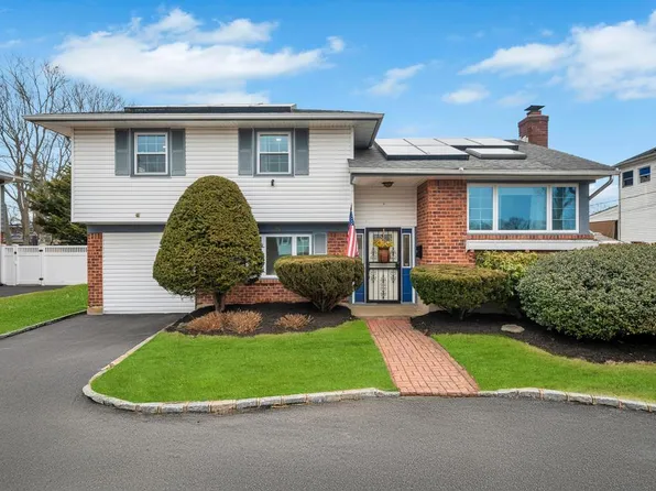 41 Marilynn Street, East Islip, NY 11730
