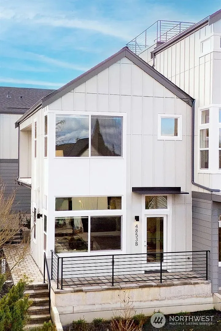 Seward Park Modern 2-Bedroom Home — Photo 3