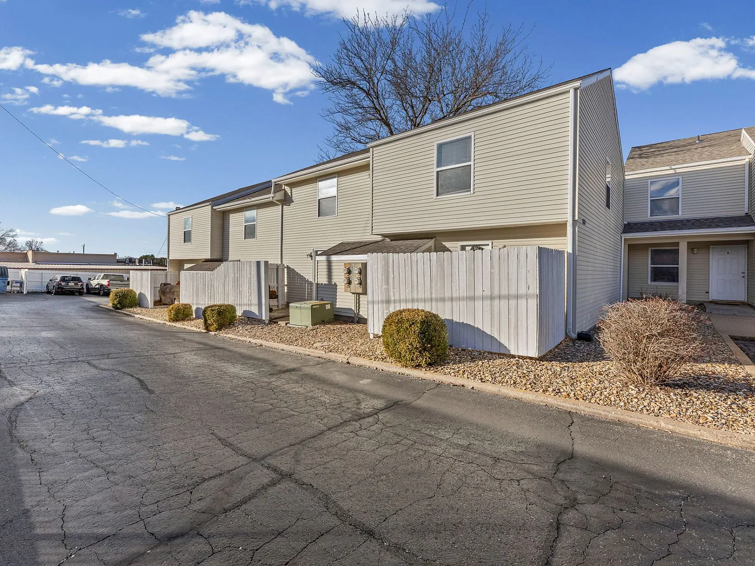 Capstone Townhomes — Photo 4