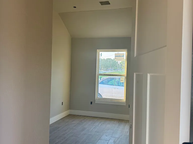 2420 Muzzy St — Photo 26
