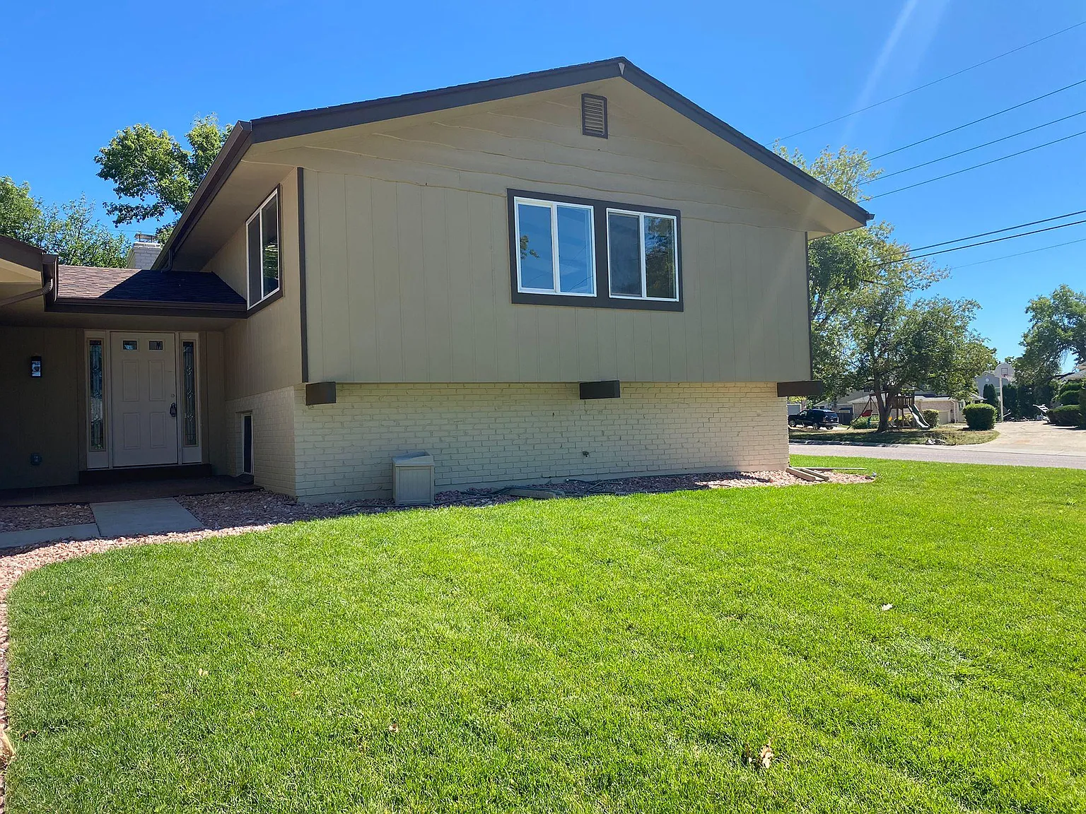 5 bed, 2552 sqft, $925 — Photo 3