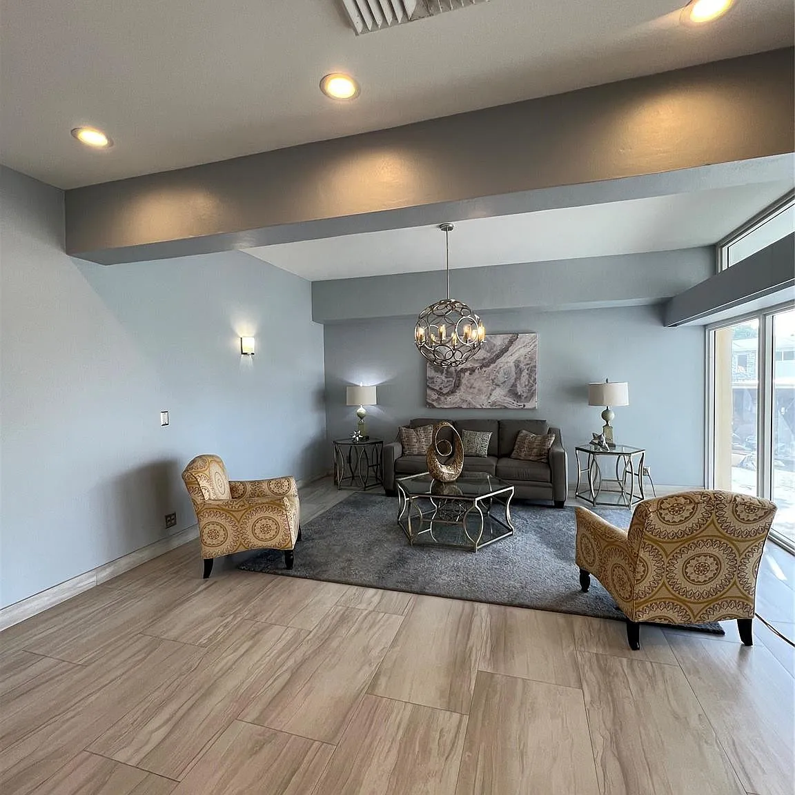 2 bed, 2.0 bath, 1234 sqft, $3,999 — Photo 4