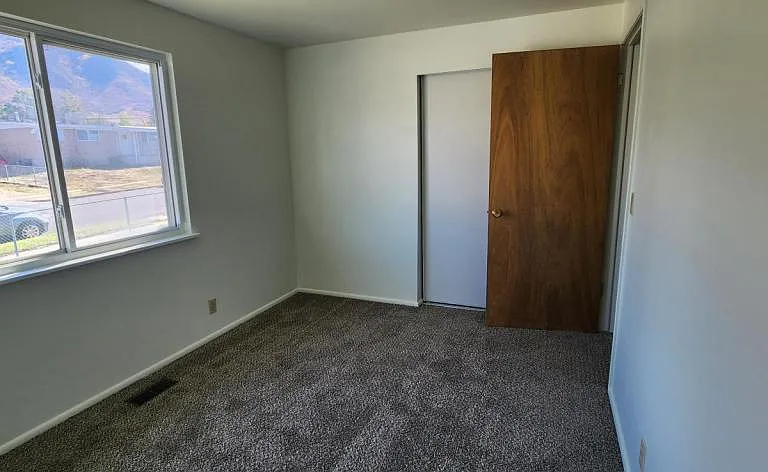 367 Overland Rd — Photo 8