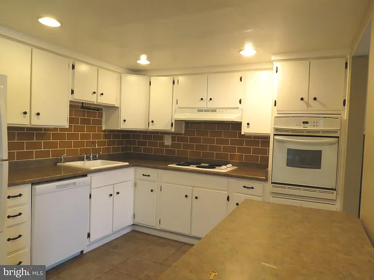 15310 Annapolis Rd — Photo 7