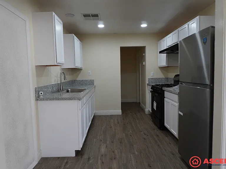 1106 Wilson Ave — Photo 5
