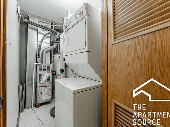 5th image of 2446 W Arthington St