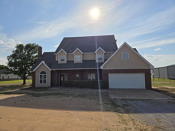 2nd image of 210 Thistledown Rd