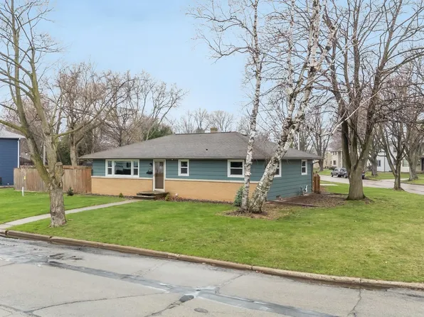 1407 S Bartell Dr, Appleton, WI 54914