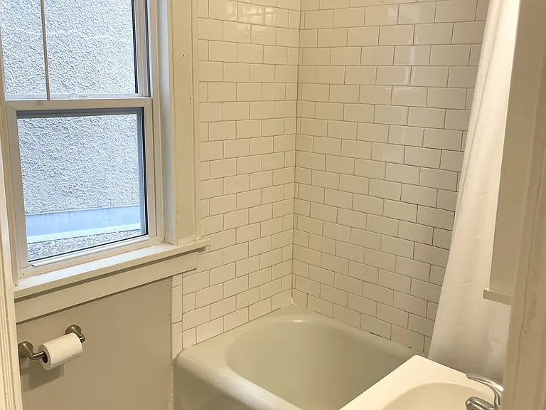 St. Clair Apartments — Photo 9