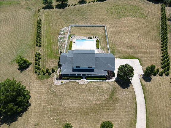 3rd image of 44 Southgate Dr