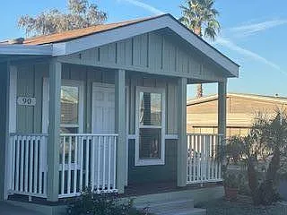 2 bed, 1.0 bath, 704 sqft, $1,299 — Photo 2