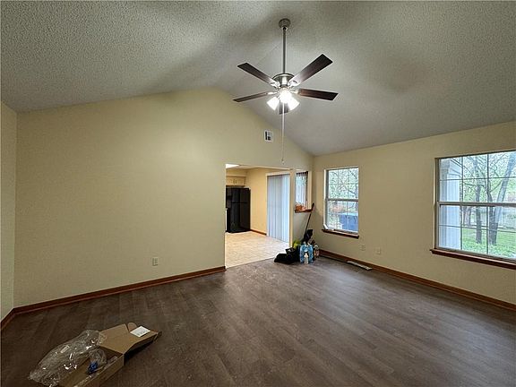 2nd image of 1608 N Lazy Branch Rd