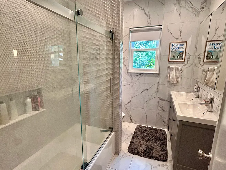 1203 Easton Dr — Photo 12