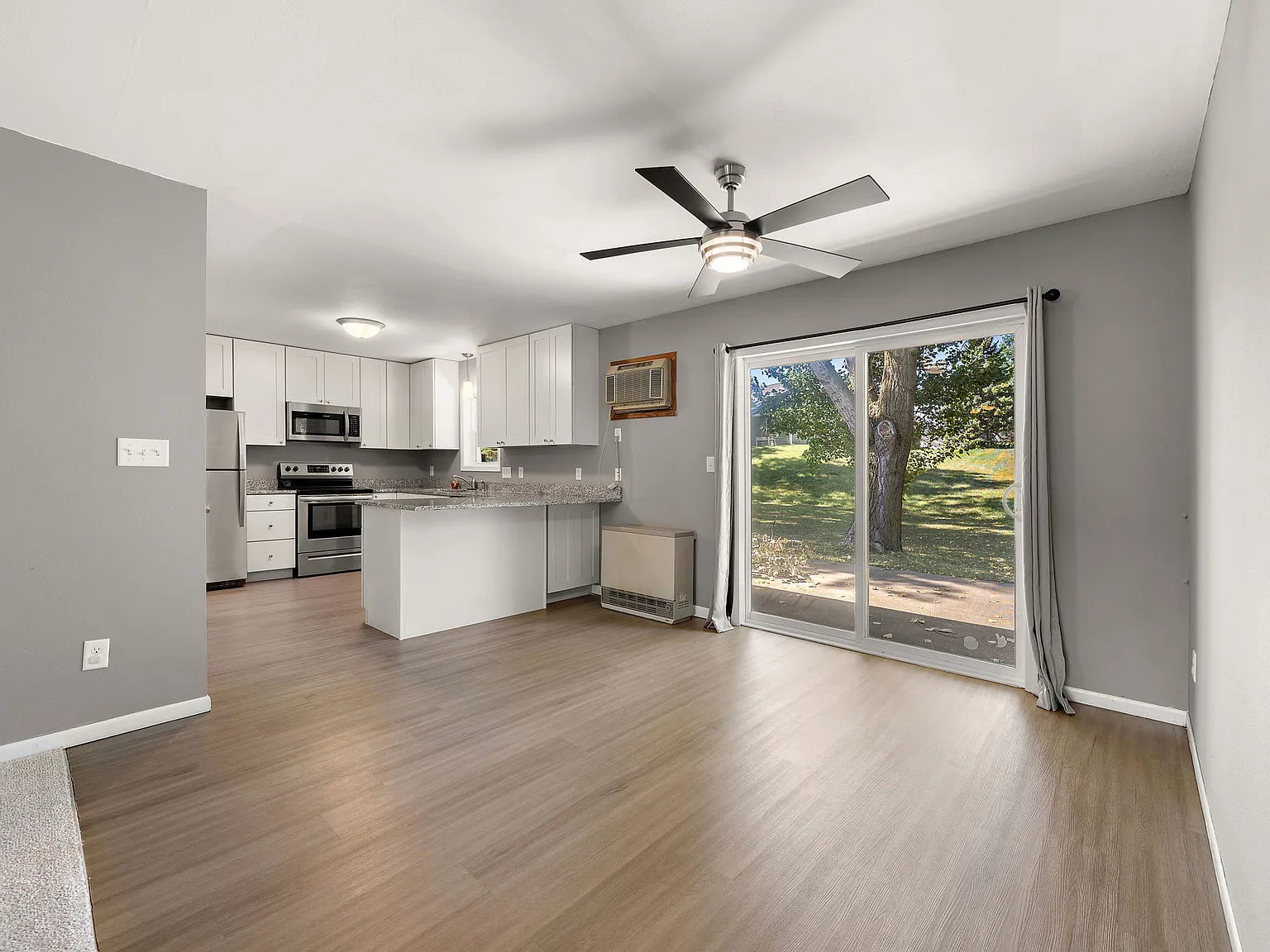 2 bed, 1100 sqft, $1,475 — Photo 2