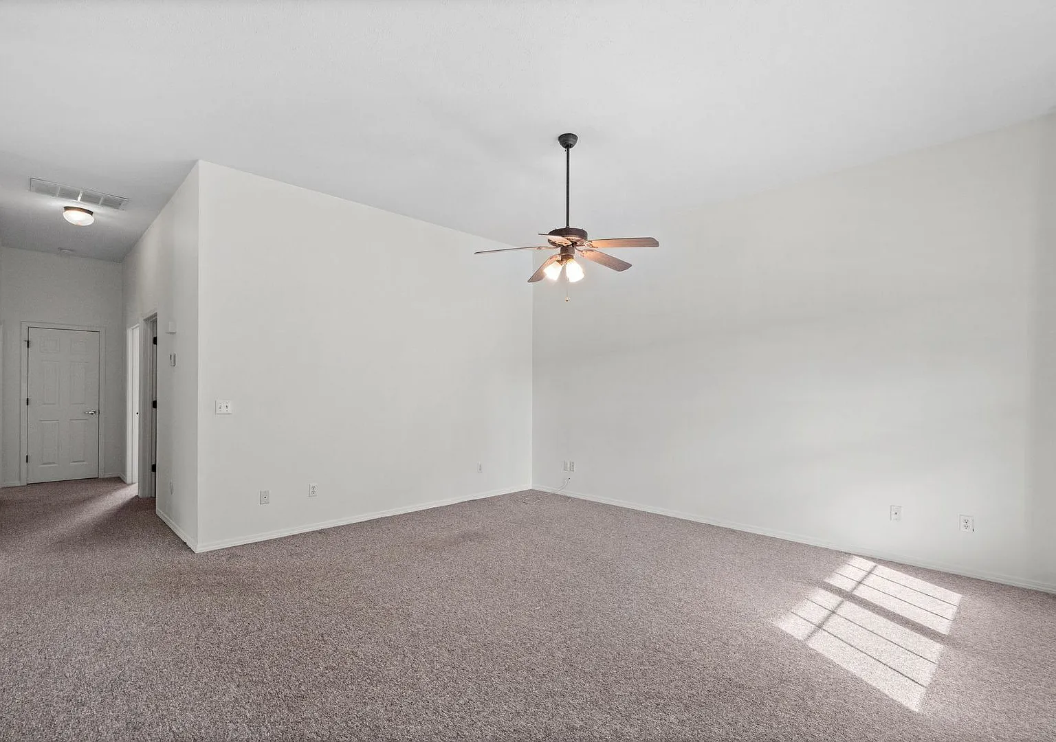 Spacious 2 Bed / 2 Bath Home with 2-Car Garage in Ozark! — Photo 3