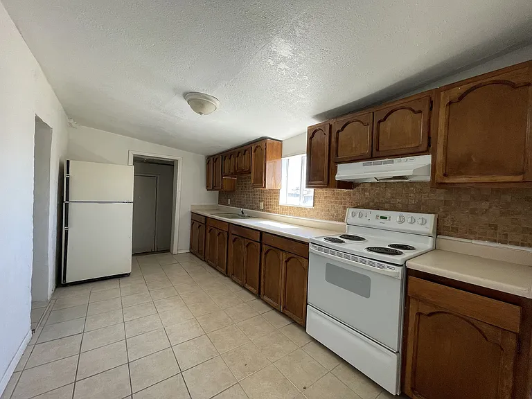 3315 E Missouri Ave — Photo 2