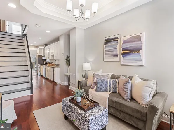 816 S Potomac St, Baltimore, MD 21224