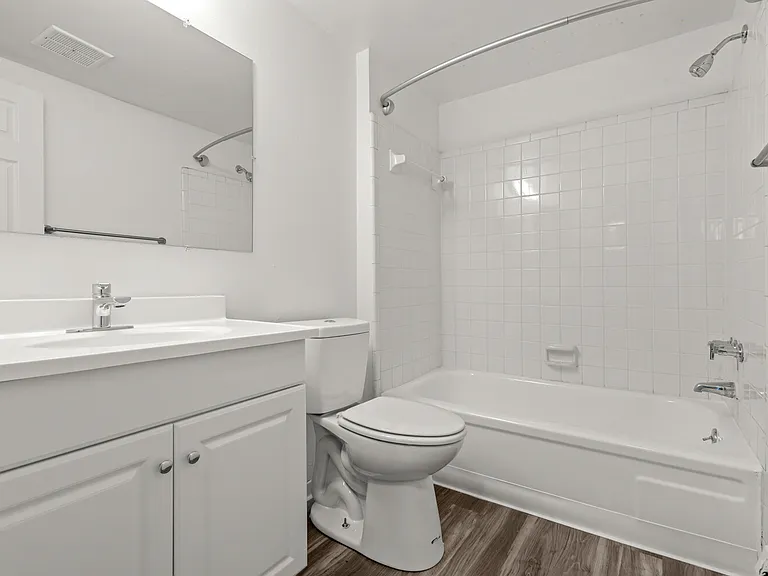 Country Meadows Apartments — Photo 14
