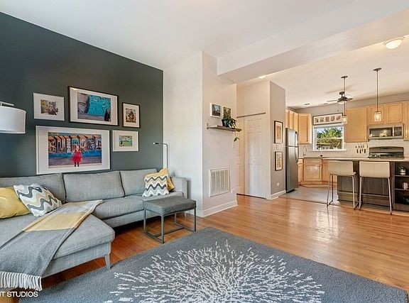 3rd image of 2036 N Humboldt Blvd APT 2E
