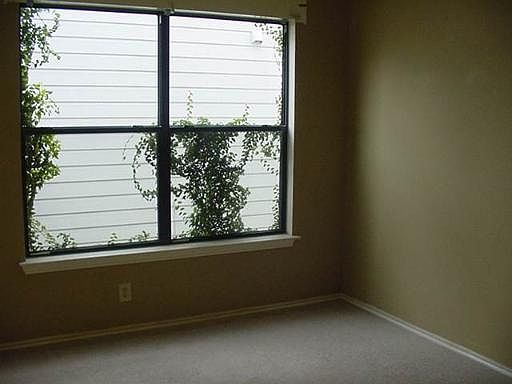3rd image of 4910 KENTON LAKE