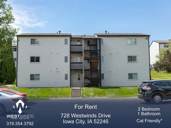 728 Westwinds Dr, Iowa City, IA