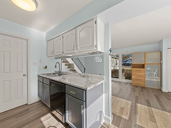 5th image of 15932 76th Ave #10