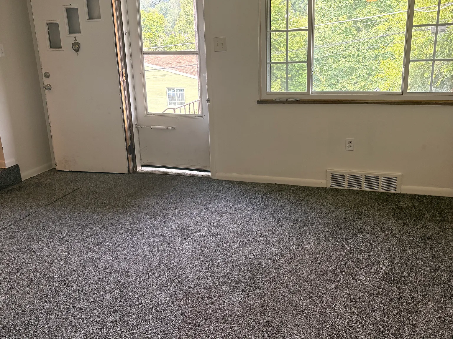 2 bed, 950 sqft, $1,100 — Photo 3