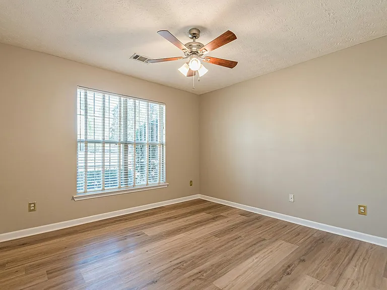 5755 Lakeview Cir — Photo 27
