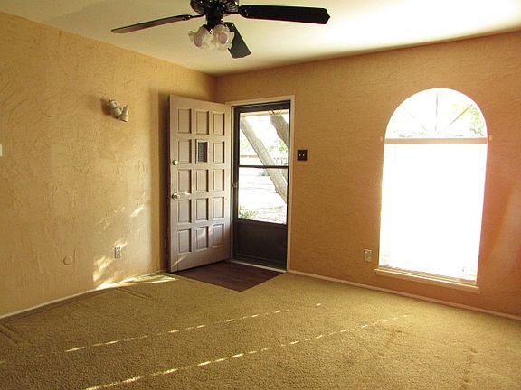 5th image of 5206 Robin Ln