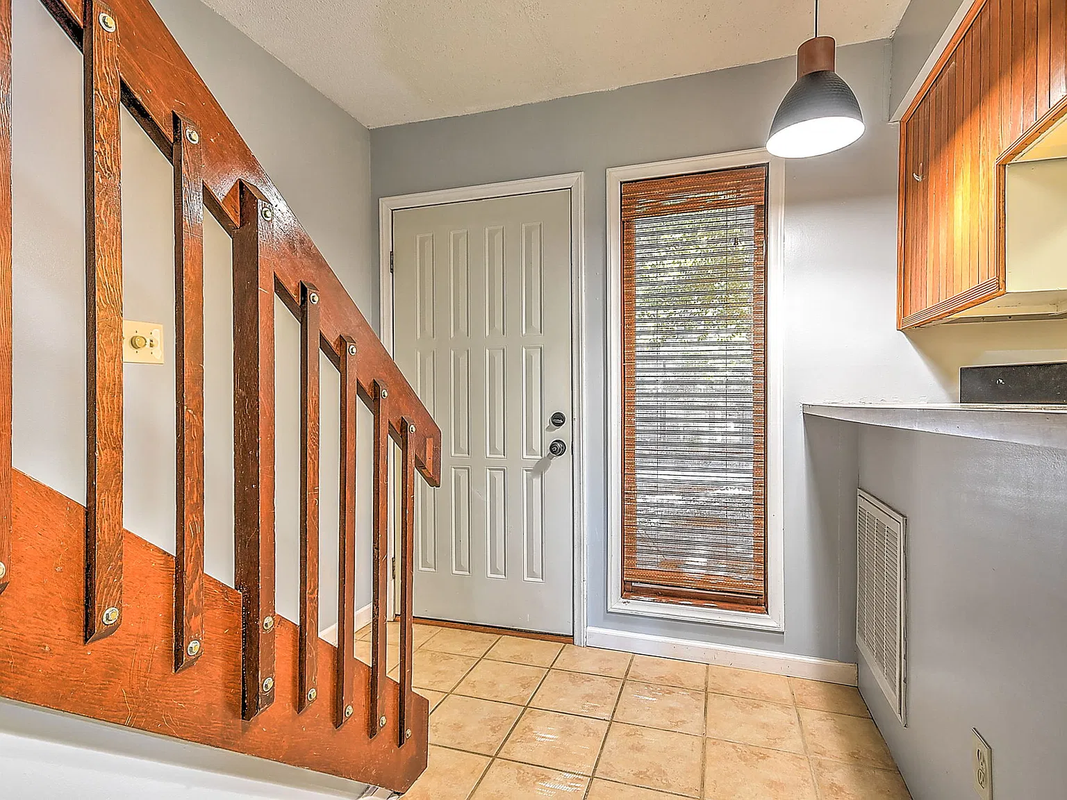 1 bed, 1.5 bath, 741 sqft, $1,250 — Photo 3