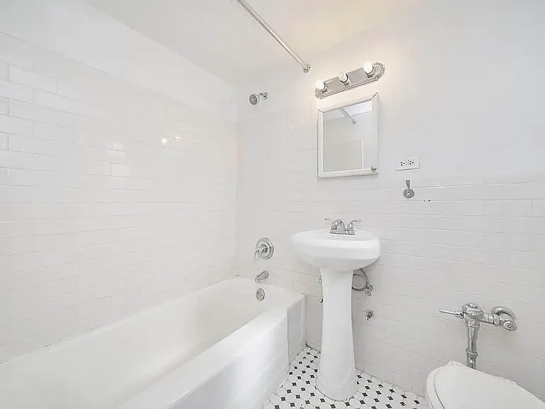 19 Hamilton Ter #5M — Photo 3