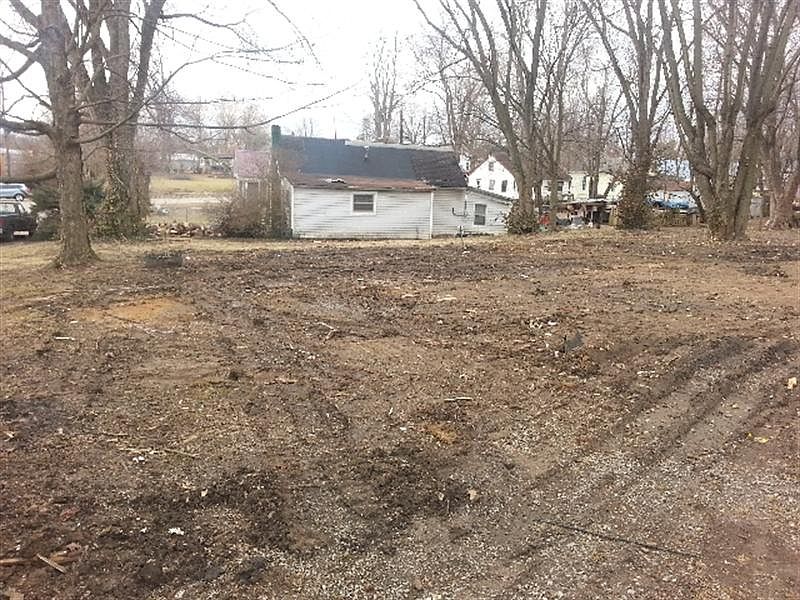 2nd image of 310 W Railroad Ave