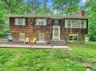 39 Nob Hill Rd, Greenwood Lake, NY 10925