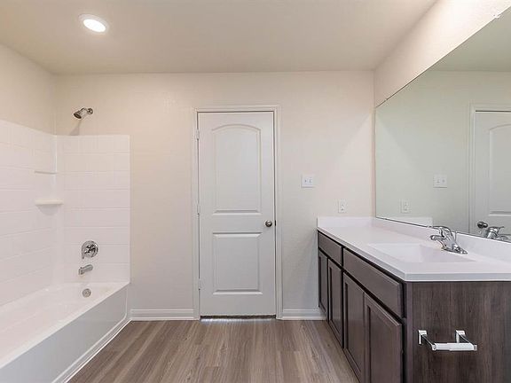 5th image of 2937 Seacrest Ln