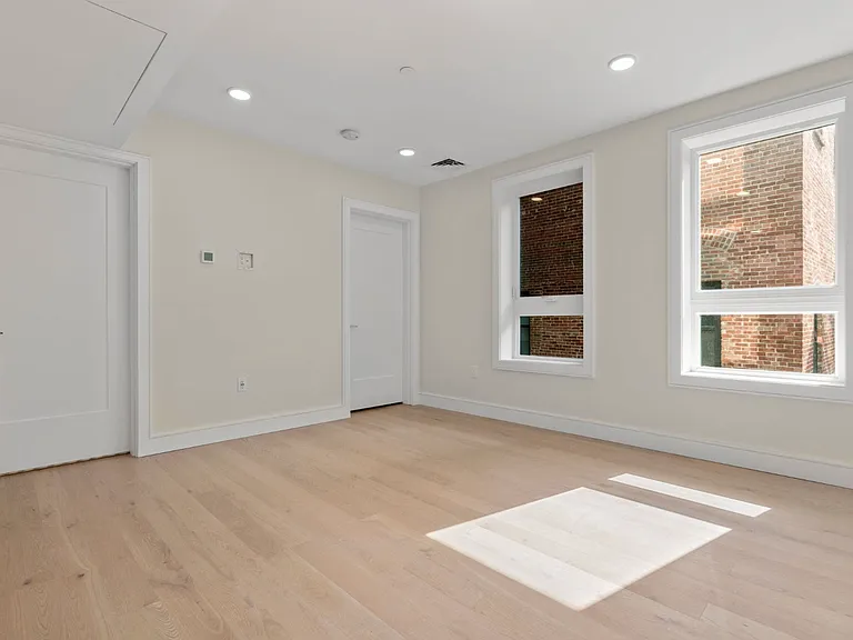 301 Border St #303 — Photo 7