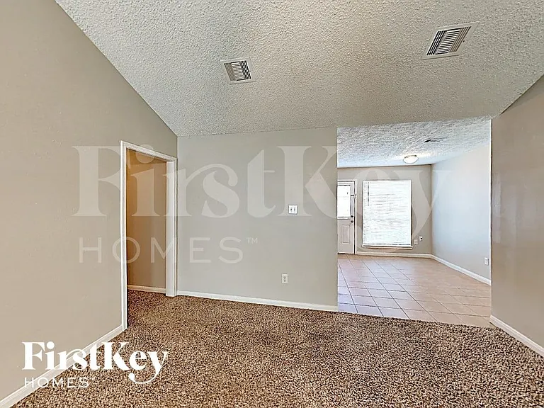 11319 Snow Bay Dr — Photo 3