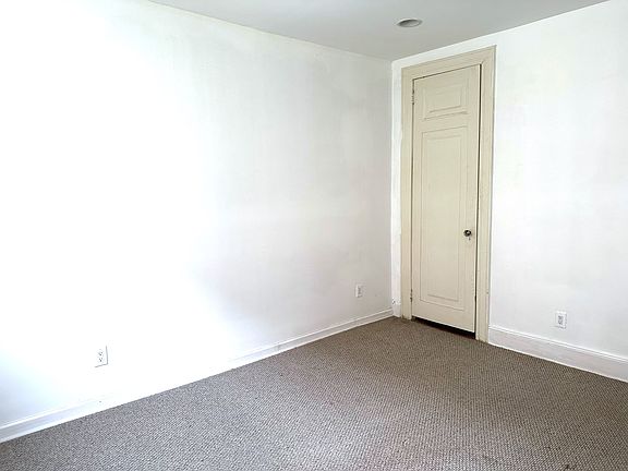 4th image of 68-41 Clyde St #2L